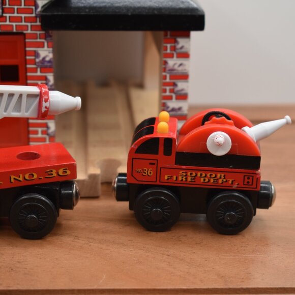 Thomas & Friends Train Wooden SODOR FIRE DEPT NO. 36 with a working Bell - Picture 6 of 11